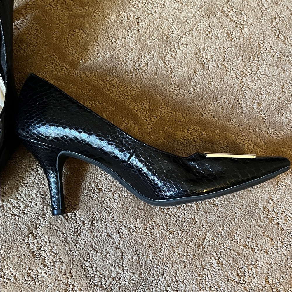 Comfort Plus by Predictions Black Heels with Gold Buckle - Picture 9 of 10